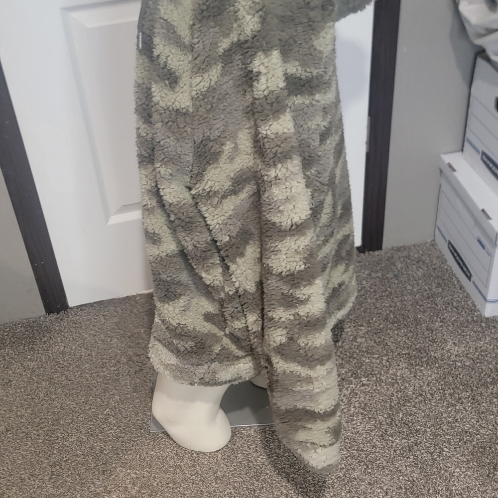 Camouflage Fleece Hoodie - Picture 6 of 8